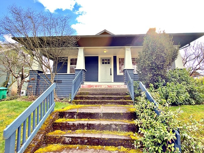 Photo - 858 N Stafford St House