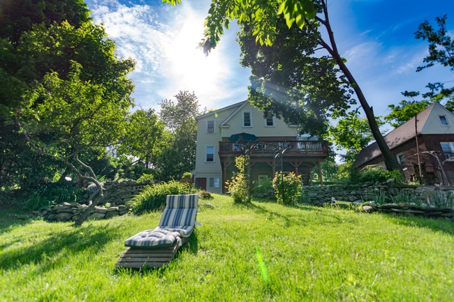 Building Photo - 3 Cedar St