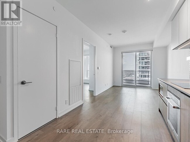 Photo du bâtiment - 950-5950 Portage Pkwy