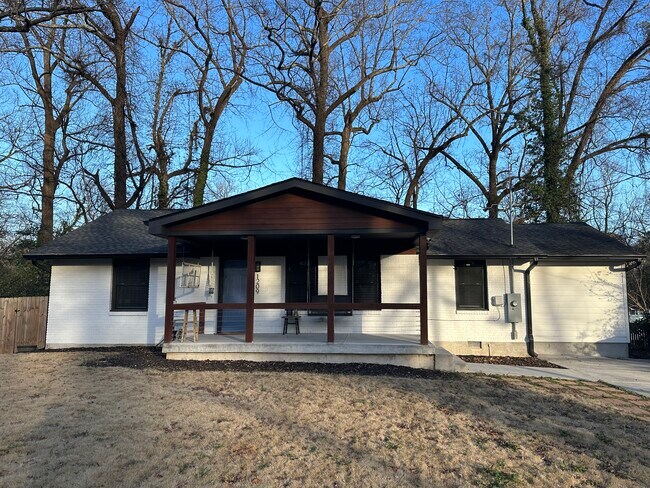 Building Photo - 1209 Hillwood Ct SE