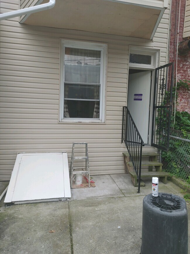 Foto del edificio - 1730 Normal Ave