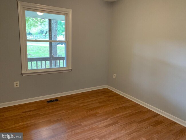 Foto del edificio - 110 Hudson Rd