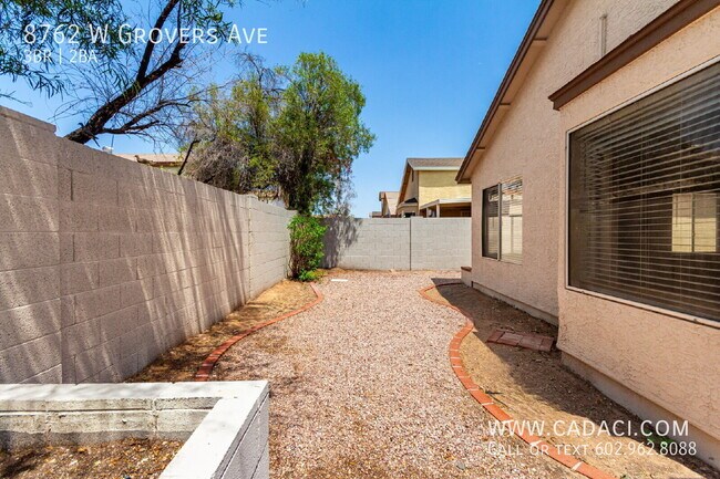 Foto del edificio - 8762 W Grovers Ave