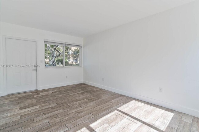 Foto del edificio - 2190 SW 14th Terrace