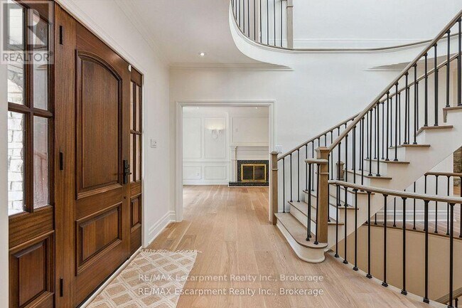 Building Photo - 212 Poplar Dr