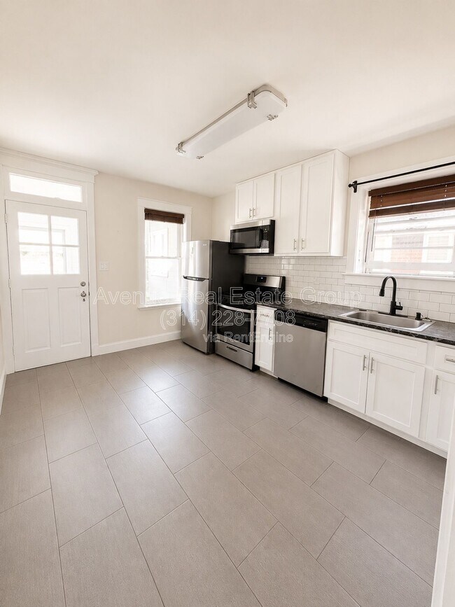 Foto del edificio - 5533 Holly Hills Ave