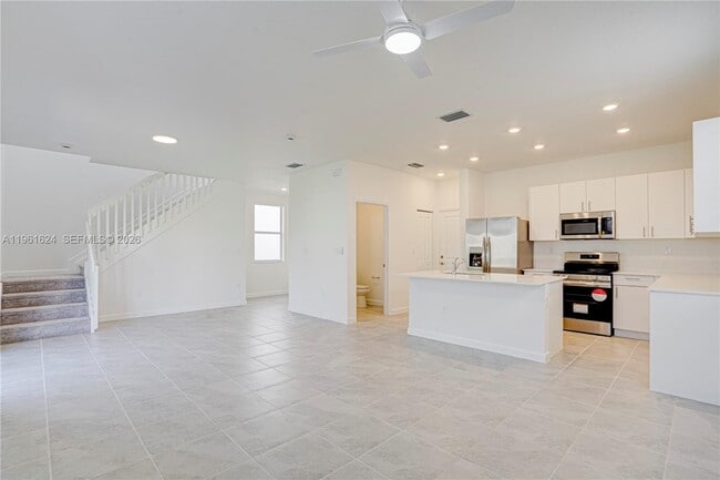 Building Photo - 2728 SE 24th Ct