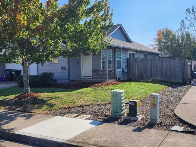 Building Photo - Newly updated 3-bedroom, 2-bathroom duplex...