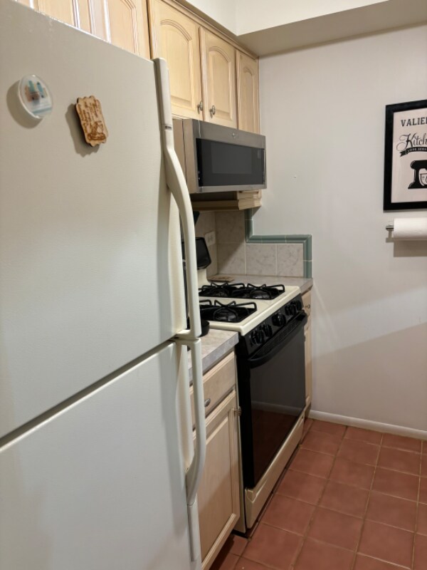Building Photo - 484 Timber Ridge Dr
