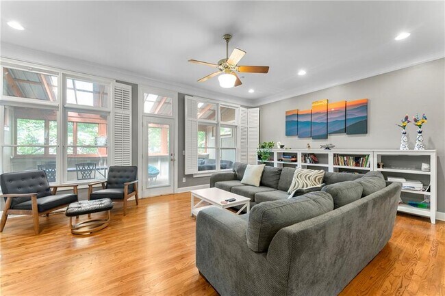 Foto del edificio - 1446 Wembley Ct NE