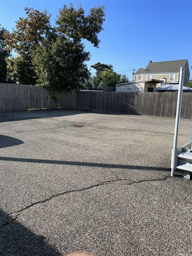 Building Photo - 16 Colt Ave