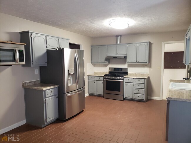 Building Photo - 5295 Ridge Rd