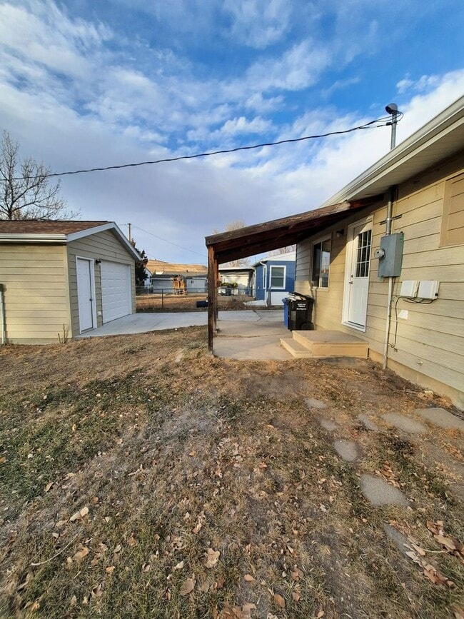 Building Photo - 3 BEDROOM | 1 BATH | RANCH STYLE HOME | SOUTH