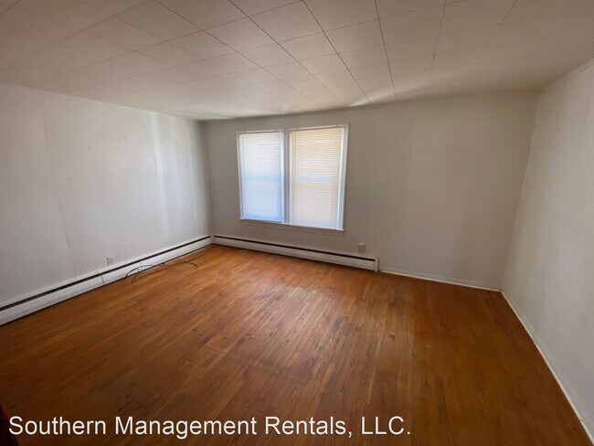 Building Photo - 2 br, 1 bath House - 59 S Main St. 1st flo...