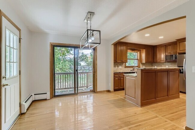 Building Photo - 121 Ridgeview Drive