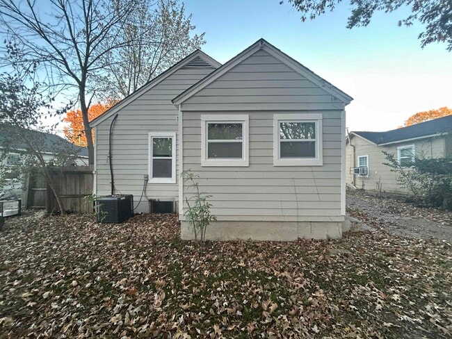 Building Photo - 793 N Hollywood St