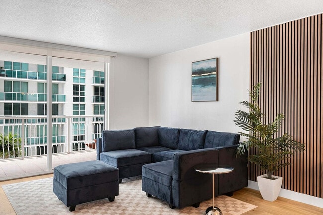 Building Photo - 1 SE 12th St