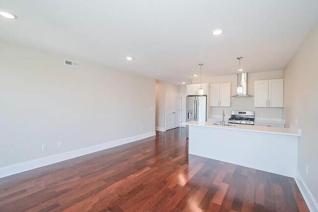 Foto del edificio - 18 Johnson Ave