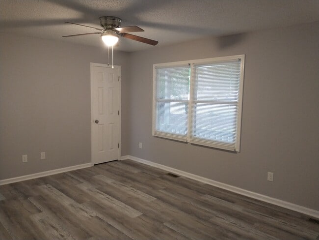 Living Room - 607 N 1st St