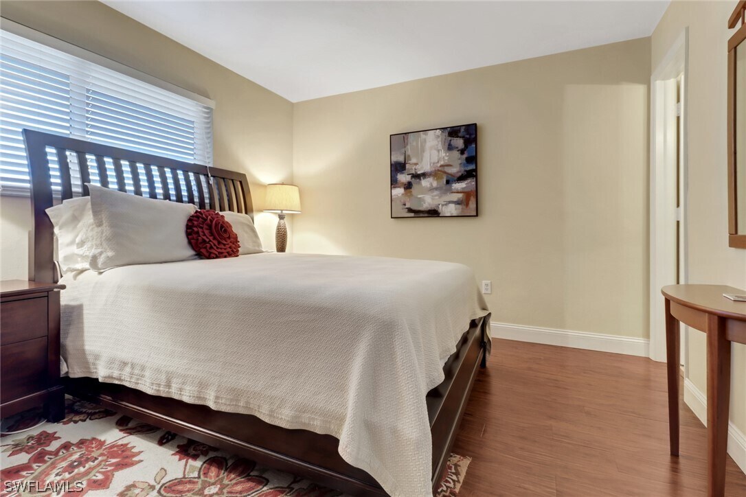 Foto principal - 305 Goodlette-Frank Rd