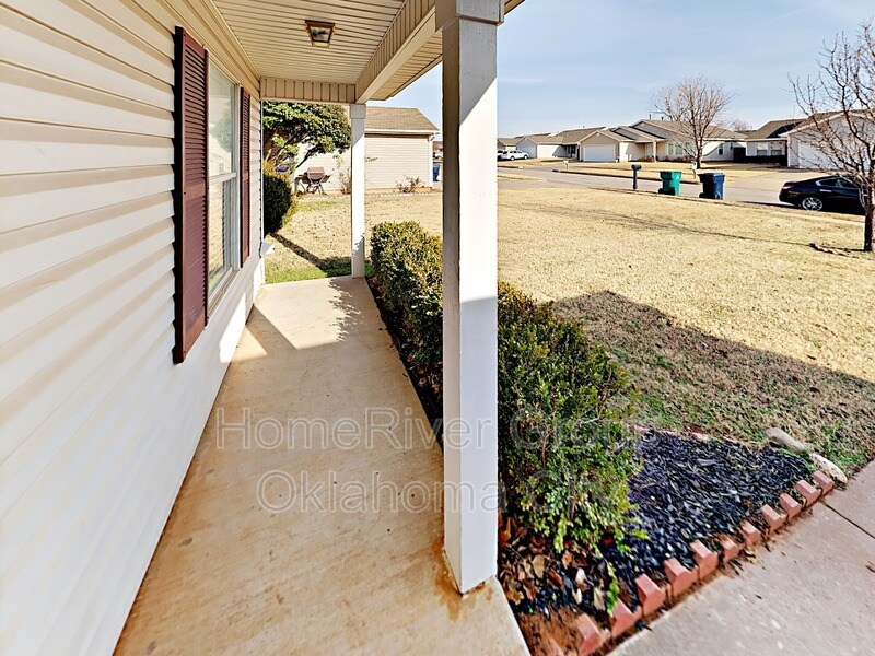 1013 Edinburg Dr, Yukon, OK 73099 House Rental in Yukon, OK