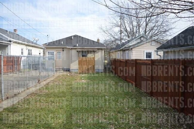 Building Photo - 926 Catalpa Dr