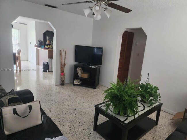Foto del edificio - 361 Grand Canal Dr