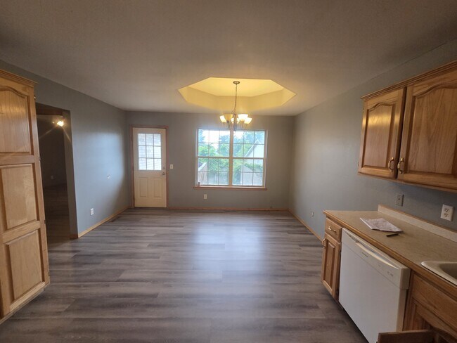 Building Photo - 714 Foxx Dr