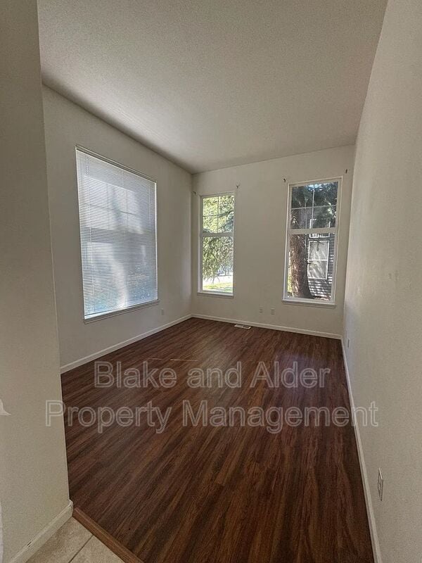 Foto del edificio - 1079 NE Creeksedge Dr