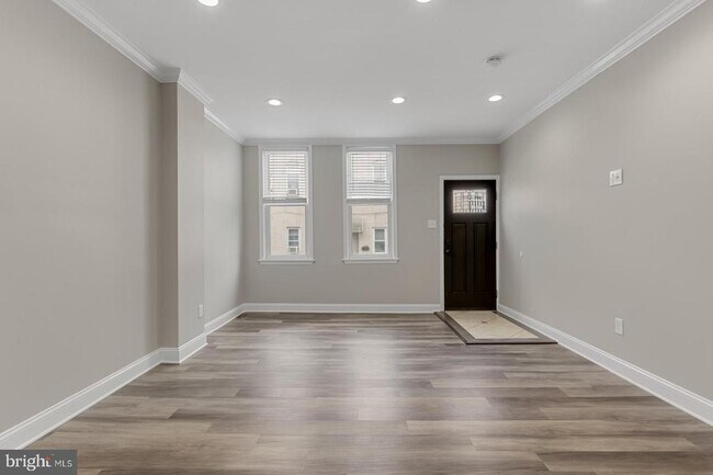 Foto del edificio - 2637 E Madison St