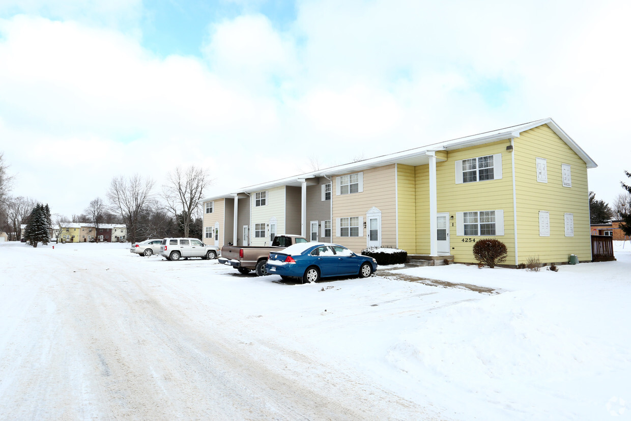 Building Photo - Bond Street Townhomes