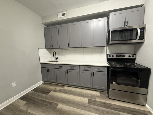 Foto del edificio - 5340 Maple Ave