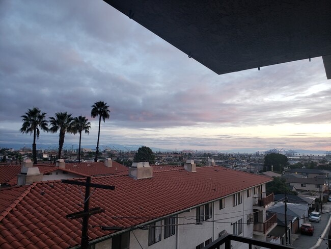 Building Photo - 2030 S Cabrillo Ave
