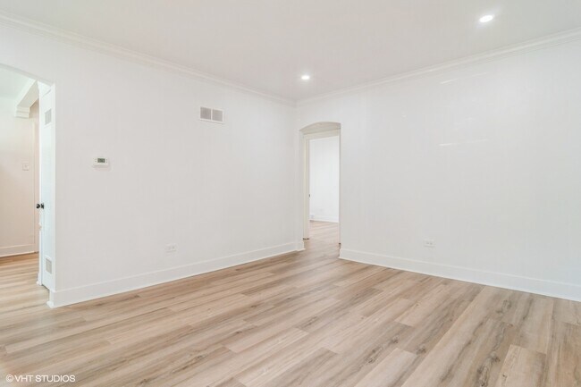 Foto del edificio - 5809 N Rogers Ave