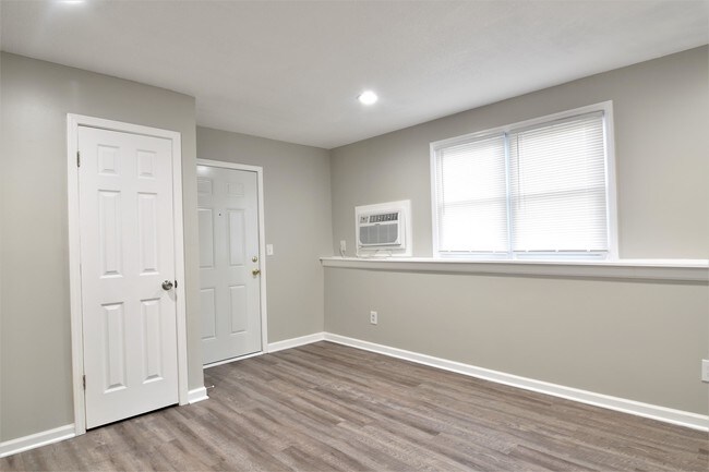 Foto del edificio - 8609 Holmes Rd