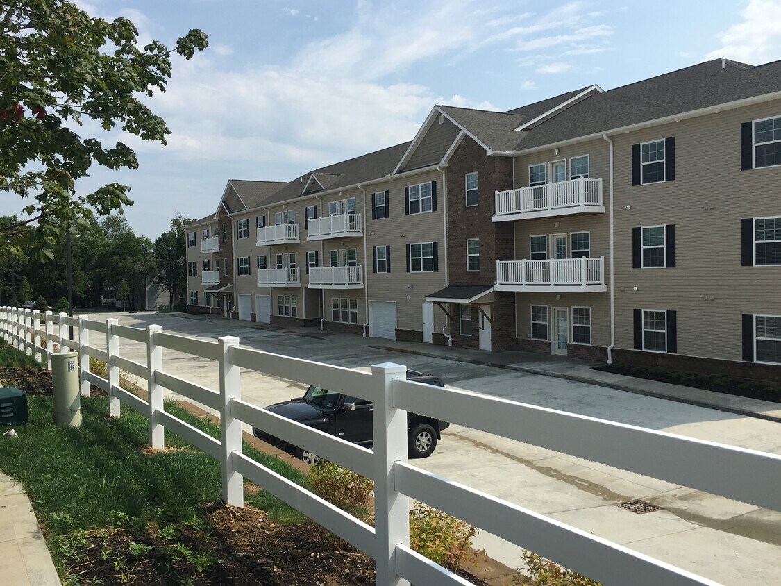 562 Colony Park Dr Unit 206, Tallmadge, OH 44278 562 Colony Park Dr