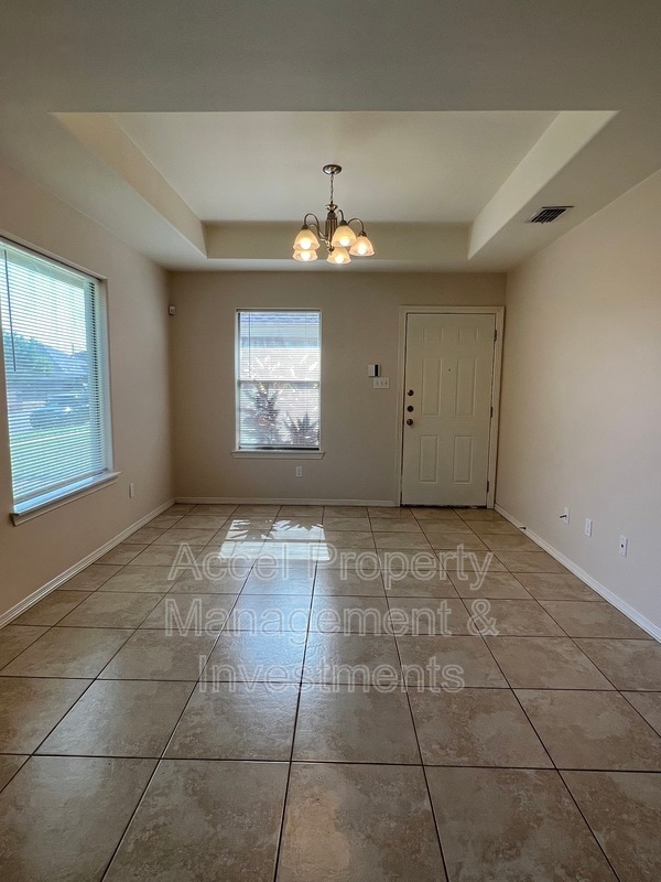 Building Photo - 415 W Pirul St