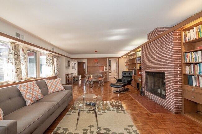 Foto del edificio - 185 Lakeside Pl