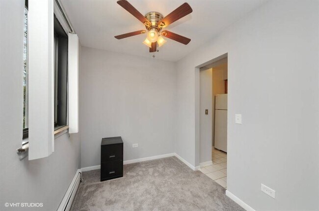 Foto del edificio - 1660 Green Bay Rd