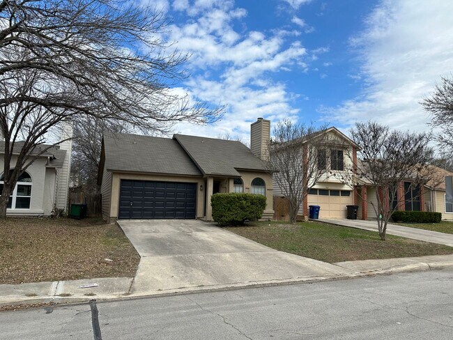 Building Photo - CUTE 3 BEDROOM 2 BATH IN NORTHSIDE ISD