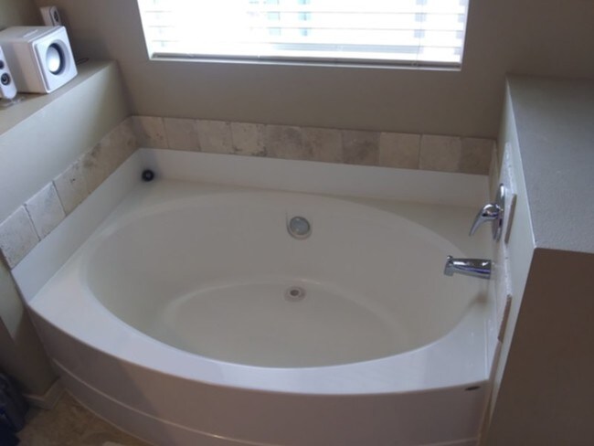 Building Photo - 20516 7th Ave Ct E