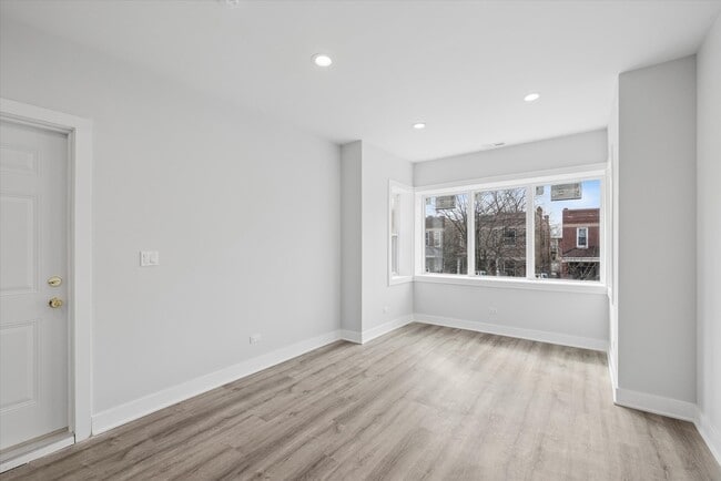 Building Photo - 4044 W Kamerling Ave