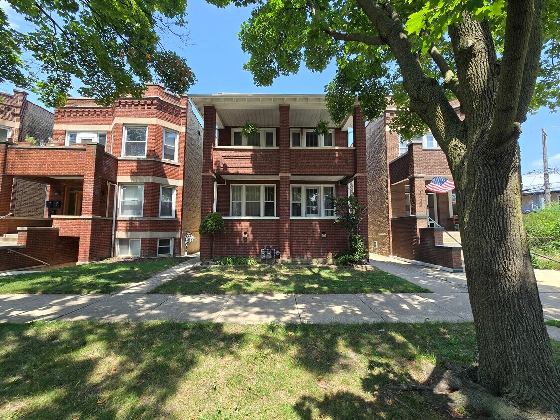 Foto principal - 5030 W Hutchinson St