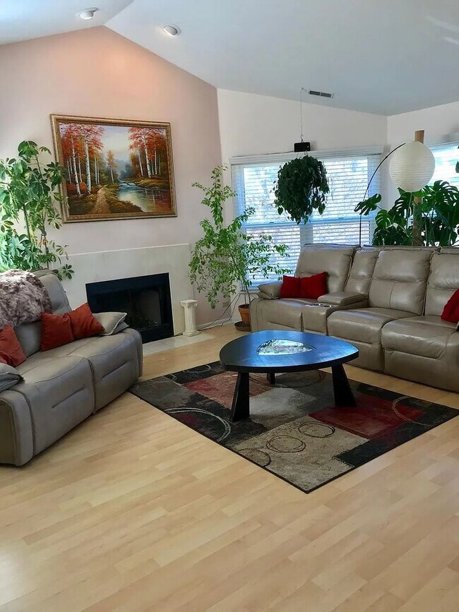 Foto del edificio - 2545 Live Oak Ln
