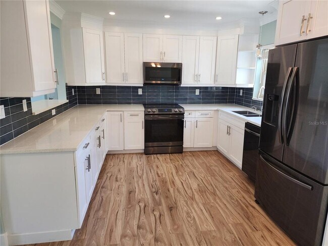 Building Photo - 2347 Eastwood Dr