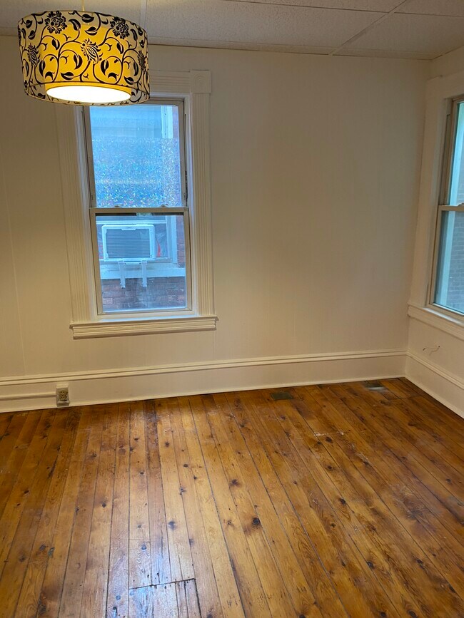 Apartamento en el segundo piso, dormitorio 3 - 56 King St