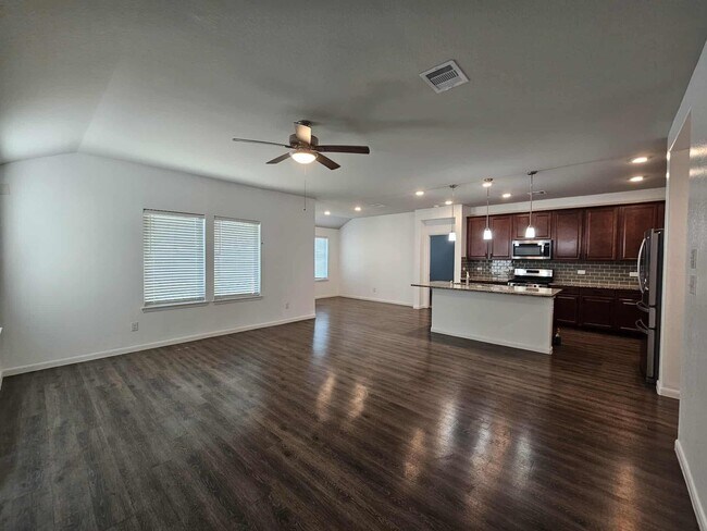 Foto del edificio - 2111 Levant Ln