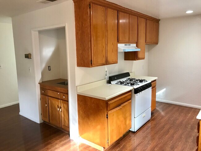 Foto del edificio - 316 E Imperial Ave