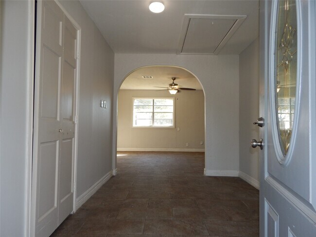 Building Photo - 206 Arnett Ln