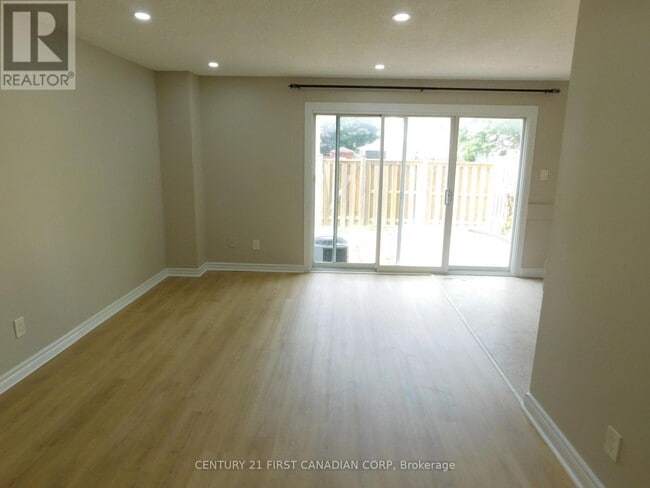 Photo du bâtiment - 500-500 Osgoode Dr